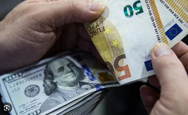 usd và euro giảm giá